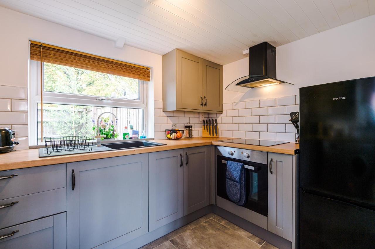 Charming 3-Bed Cottage In Chester, Ideal For Families & Workers, Free Parking - Sleeps 7 Dış mekan fotoğraf